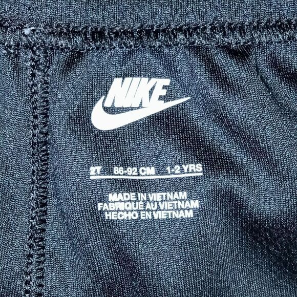 Nike Outfit 2T Toddler Gray T-Shirt and Black Shorts - Picture 5 of 6